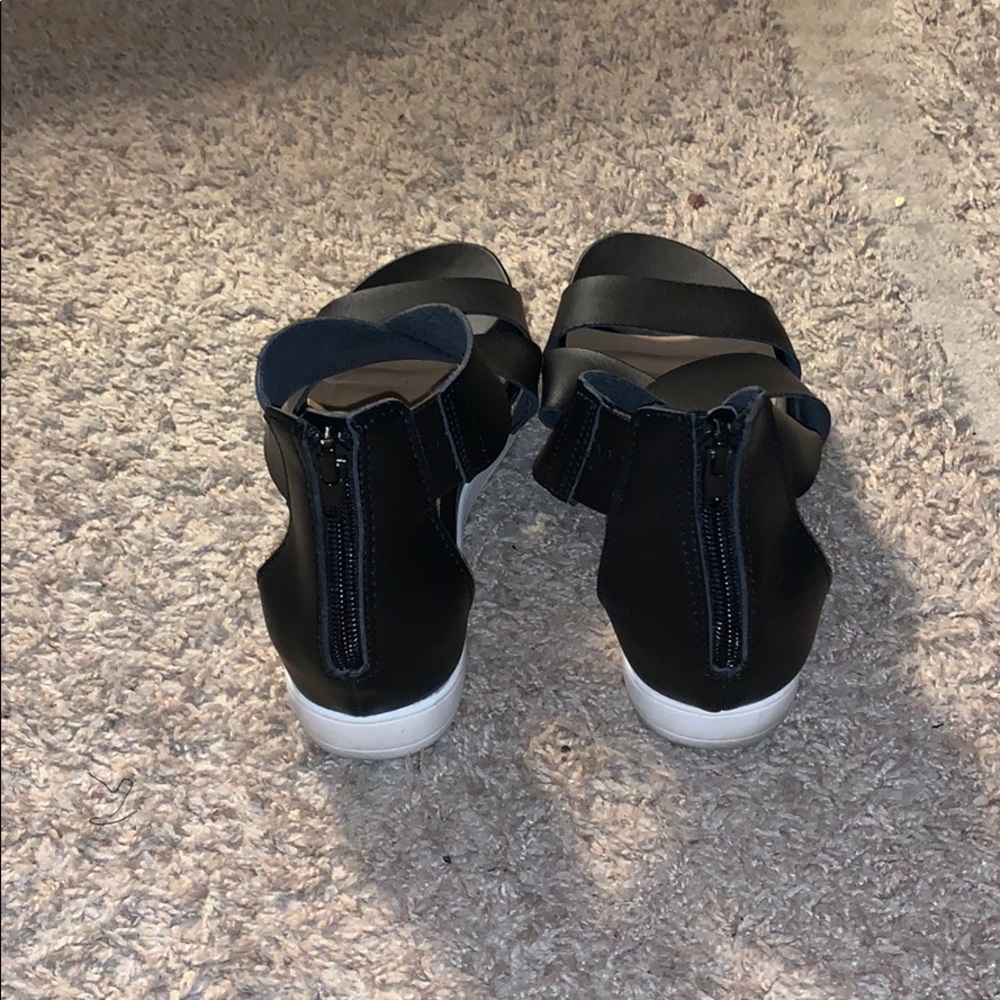 Sandals - Picture 3 of 4